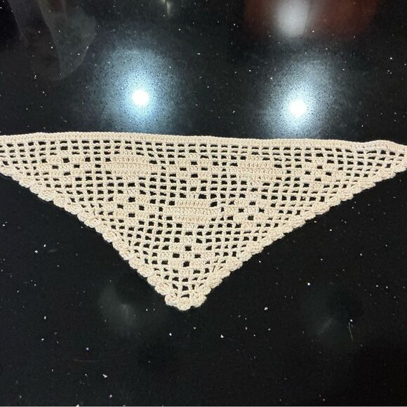 Crochet Beige Bandana - Picture 5 of 7